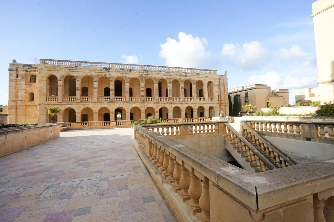 Getawaynpetto Private Duplex Maisonette With Jacuzzi Hot Tub Mgarr Luaran gambar
