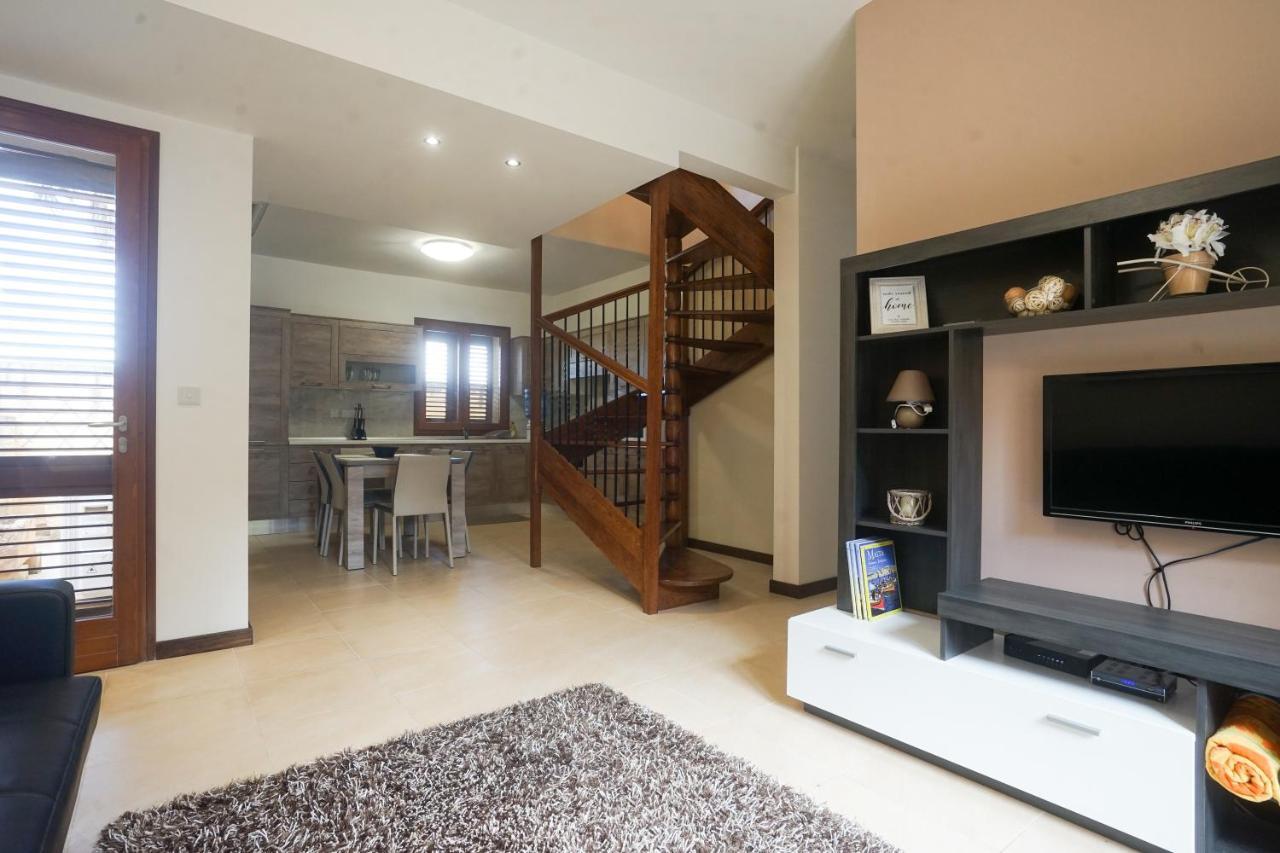 Getawaynpetto Private Duplex Maisonette With Jacuzzi Hot Tub Mgarr Luaran gambar