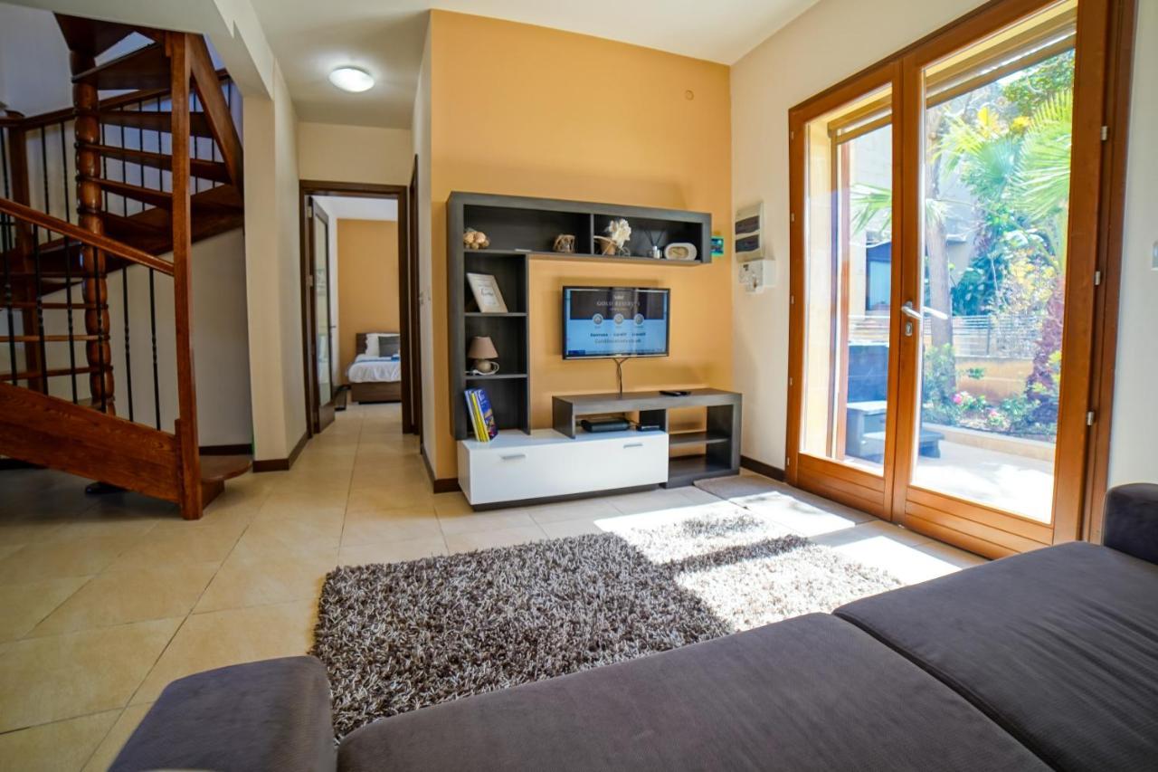 Getawaynpetto Private Duplex Maisonette With Jacuzzi Hot Tub Mgarr Luaran gambar