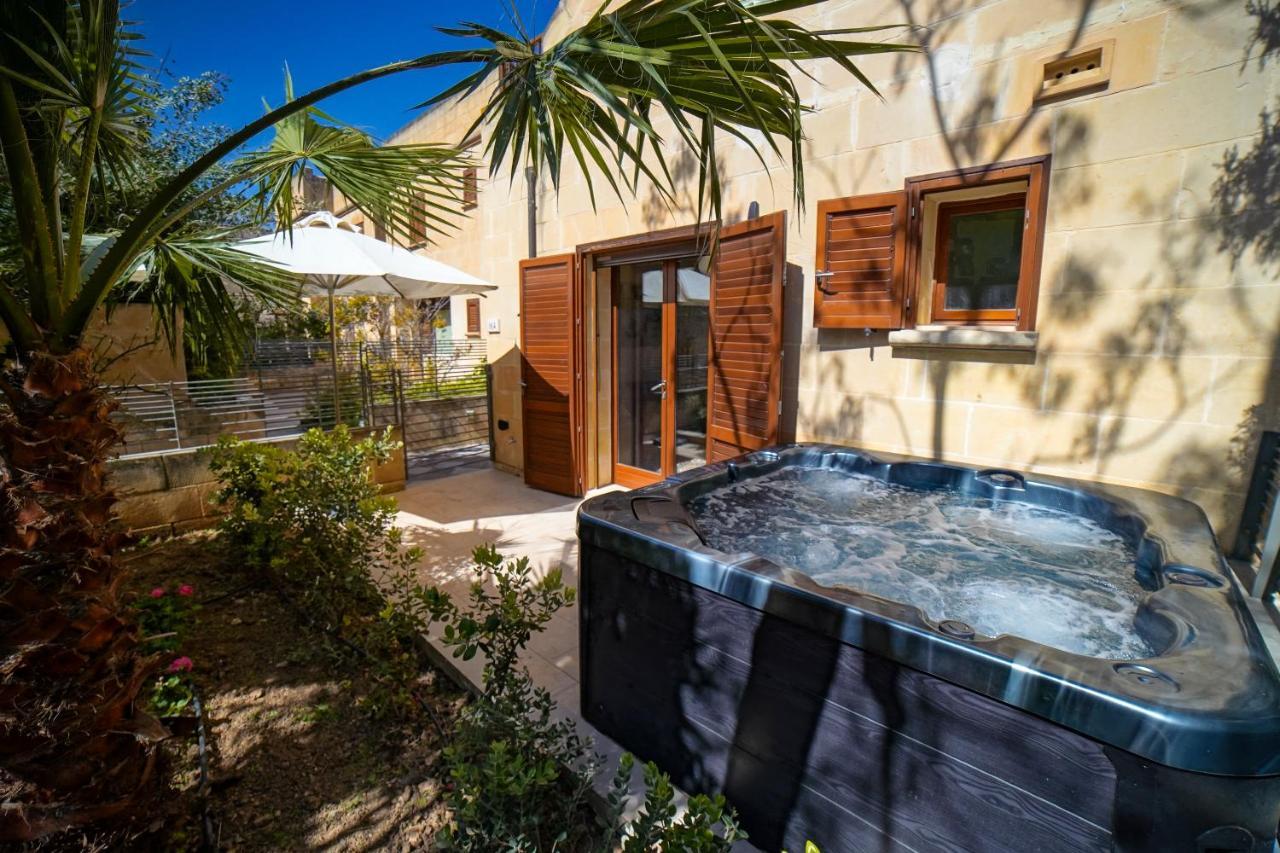 Getawaynpetto Private Duplex Maisonette With Jacuzzi Hot Tub Mgarr Luaran gambar
